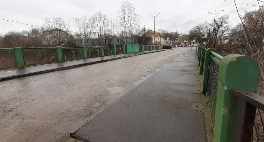Ruszyły prace przy budowie wiaduktu przy zoo. Ruch kolejowy bez poważniejszych zakłóceń