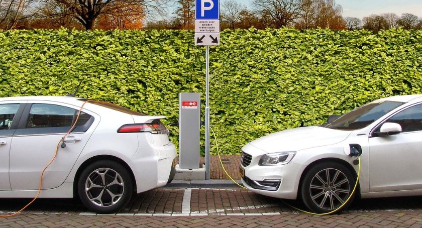 W Płocku będzie więcej samochodów elektrycznych? Decyzja zależy od mieszkańców
