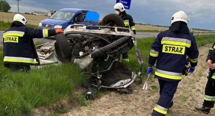 Z golfa nic nie zostało. Co się stało na drodze w Dębsku? [FOTO]