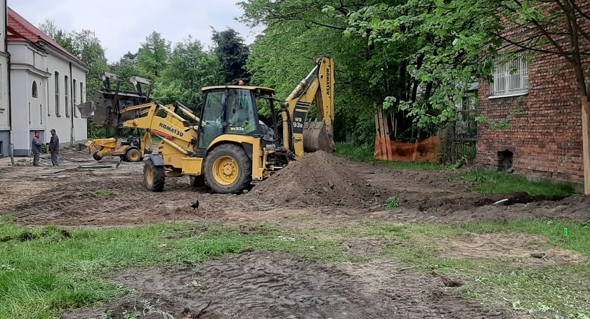 Przy „Czternastce” powstaje plac zabaw