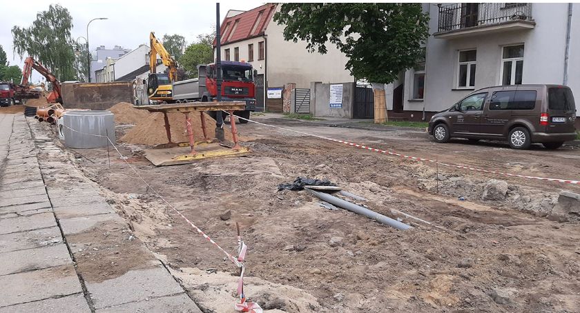 Trwa remont ul. 3 Maja. Głębokie wykopy i brak przejazdu