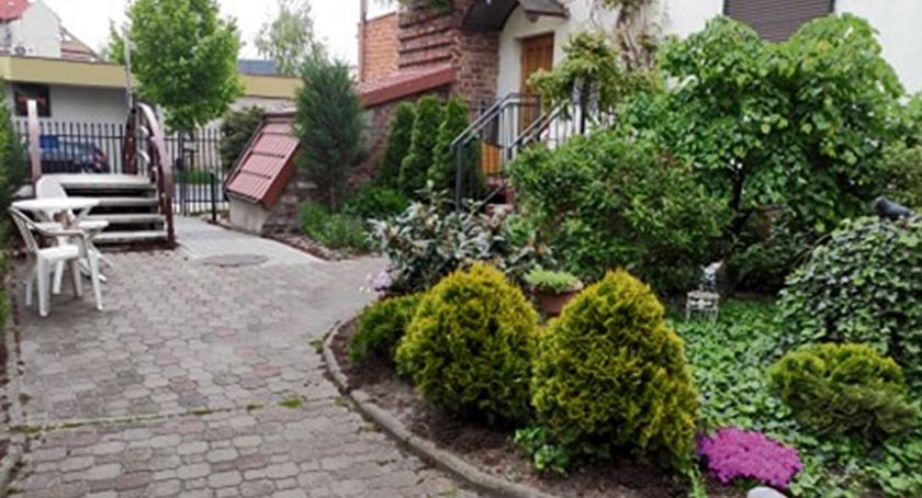 Na początek czytelniczka ze Starówki. Majowe ogródki i balkony