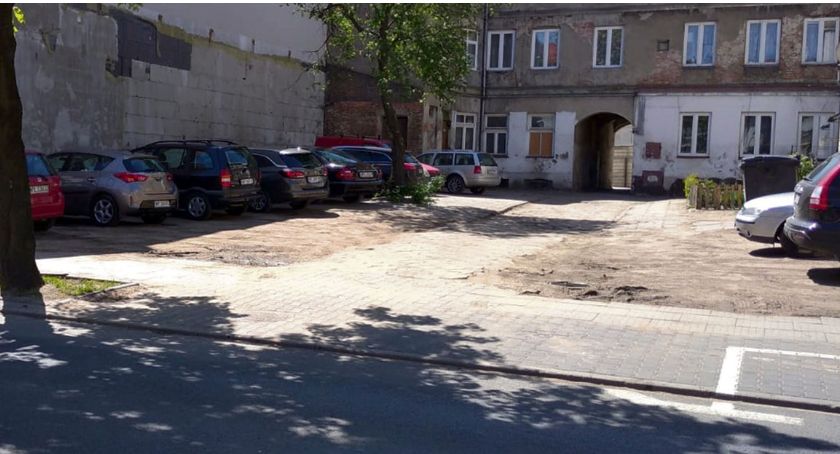 Bezpłatny parking w centrum miasta. Ile czasu potrzeba, by ogrodzić teren?