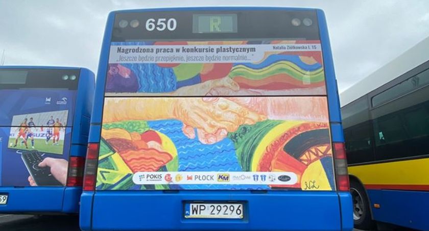 Kolorowe rysunki pojawiły się na autobusach. Żeby było pięknie…