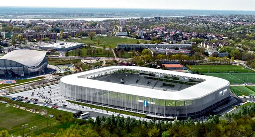 Rozpoczęcie prac rozbiórkowych przewidywane jest na 15 września. Remont stadionu już po wakacjach