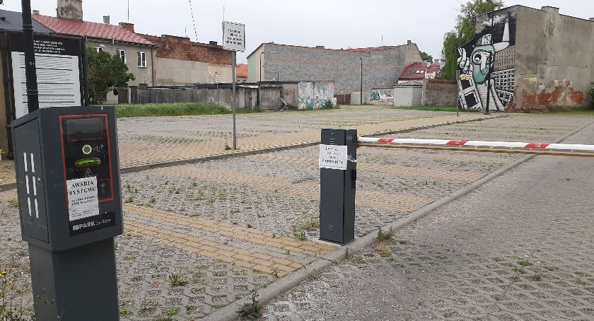 Parking przy ul. Sienkiewicza zamknięty. Jaki będzie los tego miejsca?