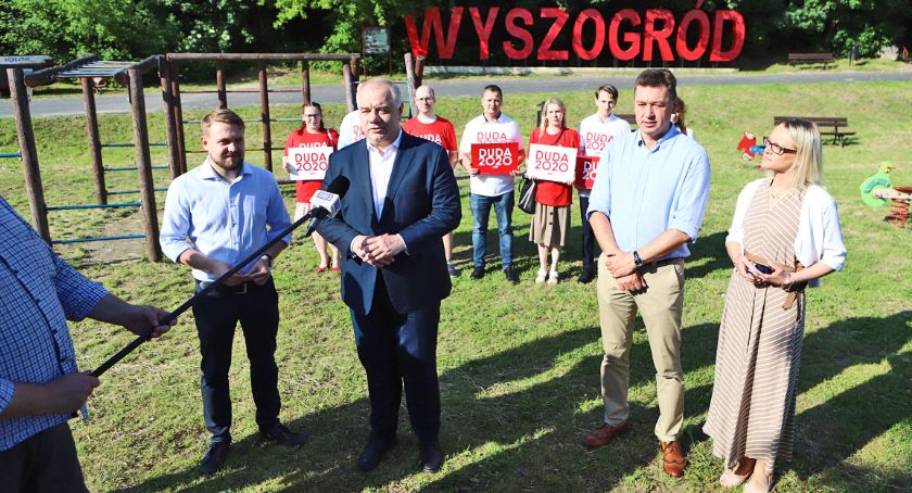 W Wyszogrodzie Jacek Sasin zainicjował akcję „Łączy nas Polska”  [ZDJĘCIA]