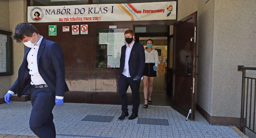 Uczniowie 8 klas rozpoczęli dziś egzaminy. Na początek język polski