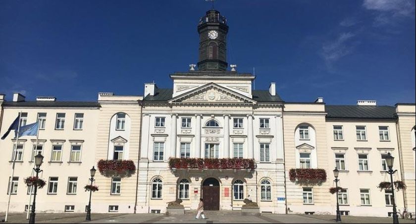 Oszczędności, nieruchomości, samochody, zarobki. Wiemy, jakie majątki mają płoccy radni