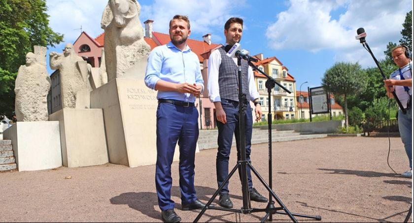 Patryk Jaki i Jacek Ozdoba zachęcali w Płocku do głosowania na Andrzeja Dudę