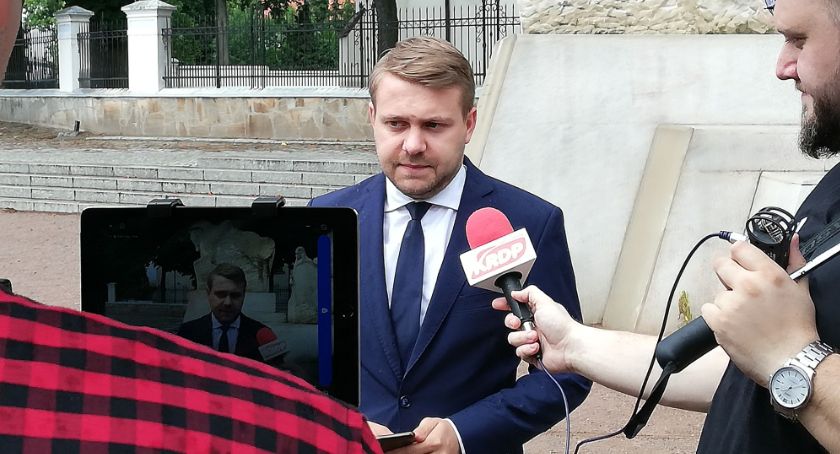 16 mln zł dla Płocka, 1 mln zł dla Słupna. Pieniądze podane na tarczy
