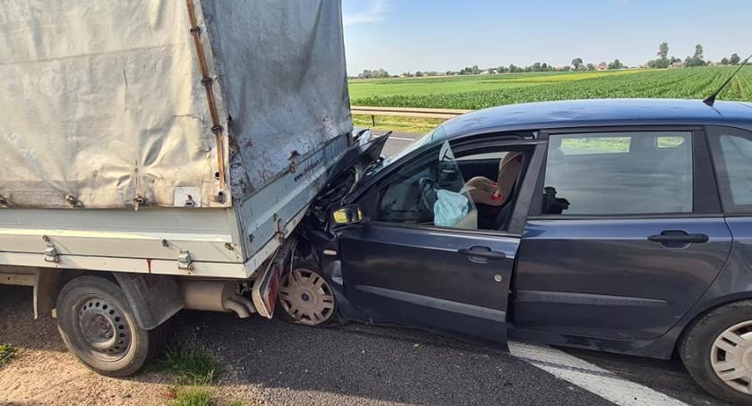 Wypadek w Świerczynie. Ruch wahadłowy do godz. 19.00. [FOTO]