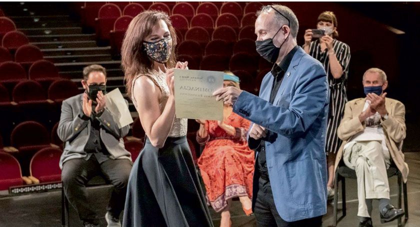 Płockie Towarzystwo Przyjaciół Teatru wręczyło doroczną nagrodę. Srebrna Maska w maseczkach