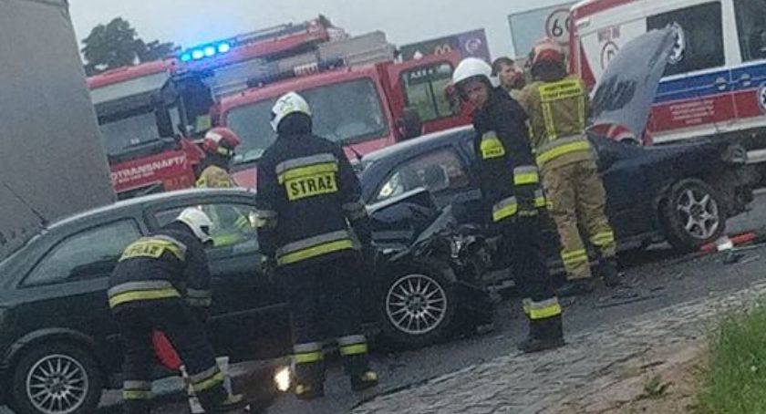Po wypadku w Cekanowie droga jest zablokowana. Objazdy do godz. 16.00!