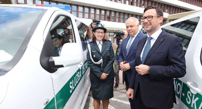 32 specjalistyczne samochody. Wsparcie PKN Orlen do walki z szarą strefą.