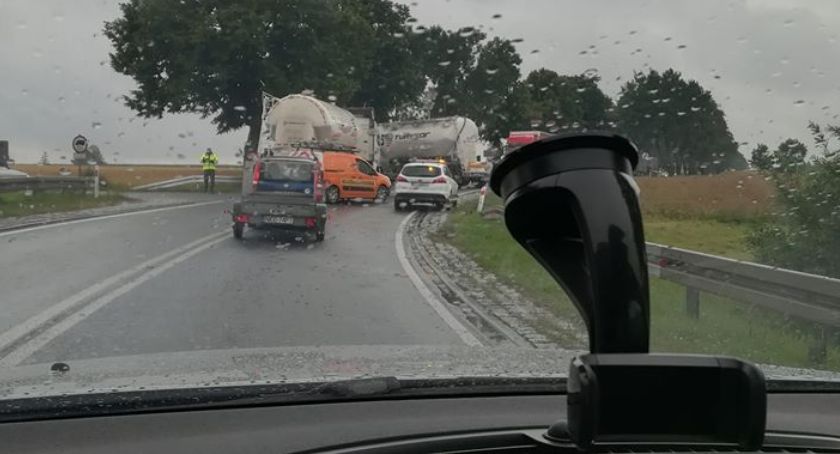 Omijajcie Goślice. Zakręt tarasuje cysterna [AKTUALIZACJA]