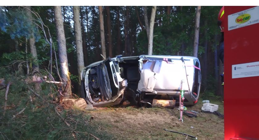 Uderzył w trzy drzewa. Nocny wypadek w Budach Kaleńskich
