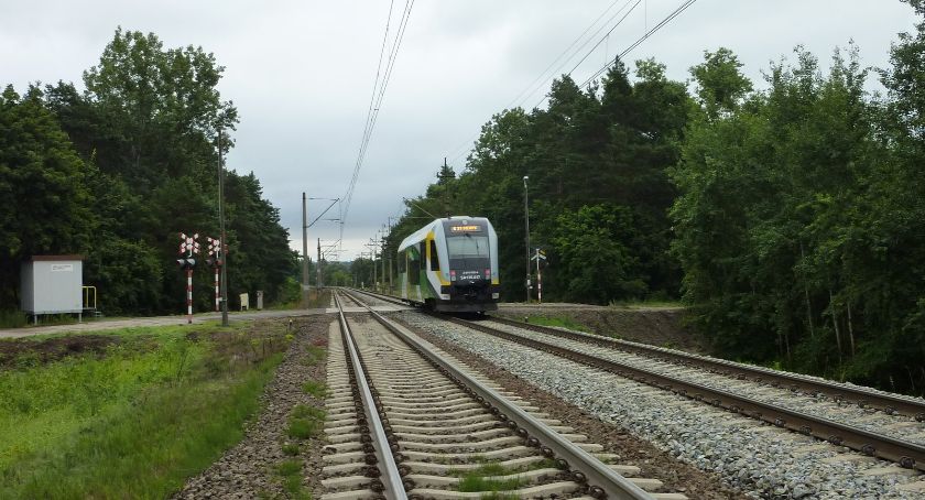 Prace na linii kolejowej nr 33 na ukończeniu. Pociągi pojadą szybciej