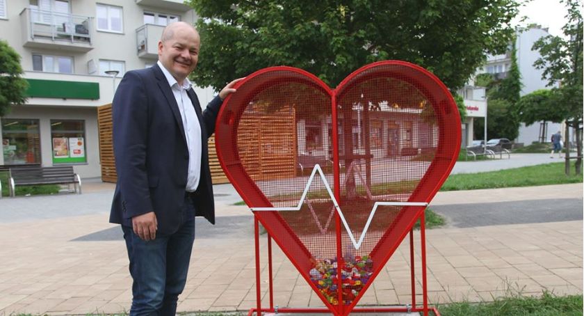 Nakrętki zbierane na cele charytatywne. Jest w Płocku miejsce, gdzie można je zostawiać