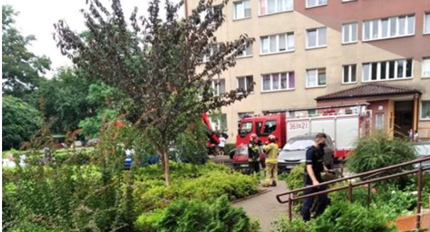 Straż pożarna, policja i pogotowie przy ul. Łukasiewicza 18. Co się stało?