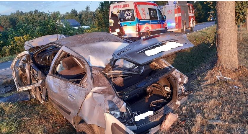 Wypadek w Parzeniu. Jedna osoba trafiła do szpitala