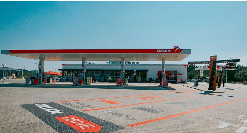 Kolejne stacje w formacie drive-through