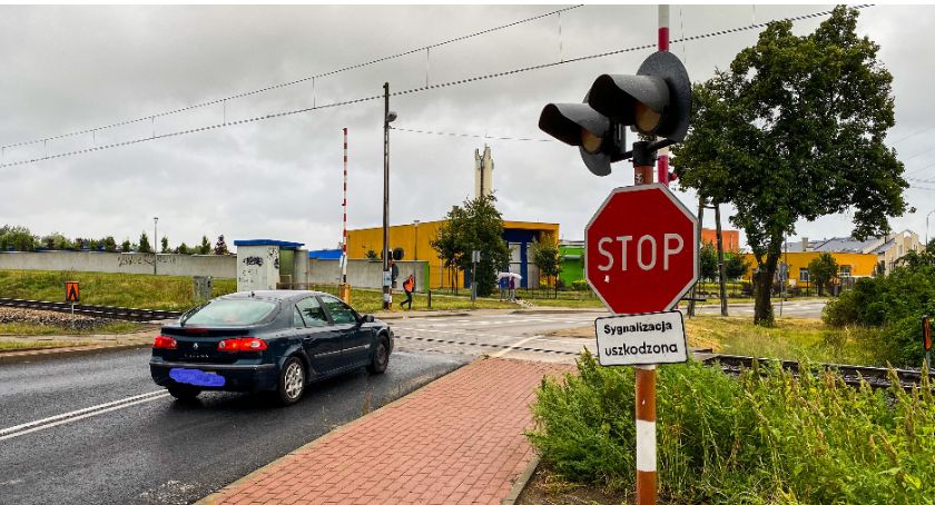 Niebezpiecznie na ul. Słonecznej. Znów nie działają rogatki na przejeździe kolejowym