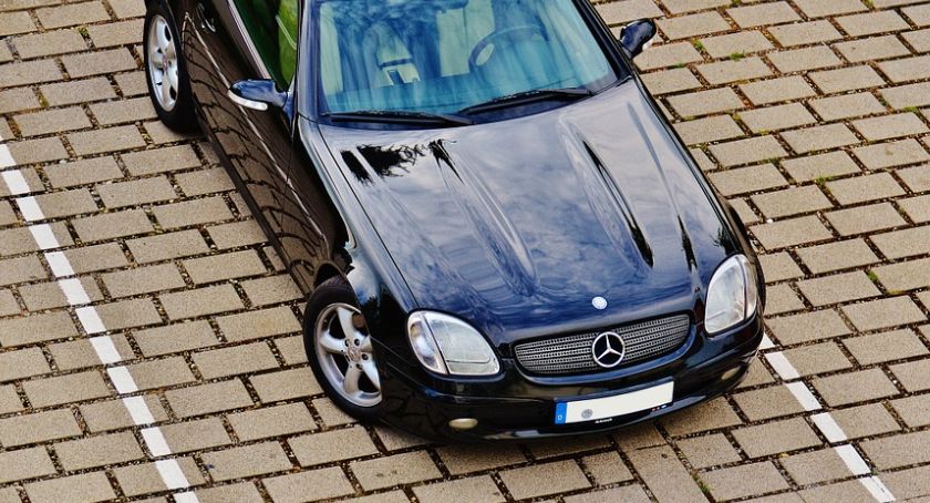 Zamknięta część parkingu przed teatrem. Kiedy?