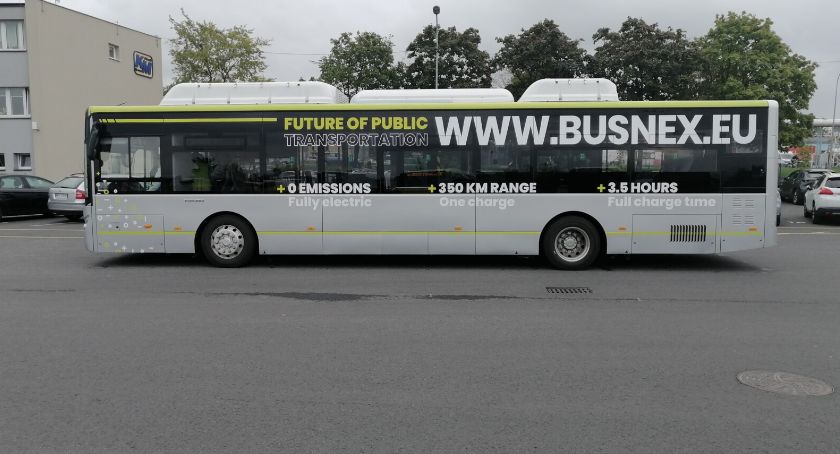 Autobus elektryczny na testach w Płocku Przy okazji jest akcja charytatywna