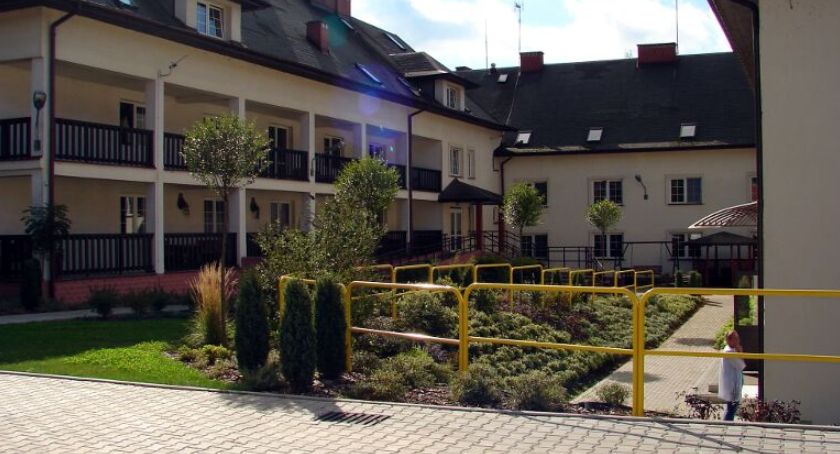 Koronawirus. Zakażenie u mieszkańca DPS w Brwilnie. Zamknięty oddział wewnętrzny Szpitala Miejskiego św. Trójcy