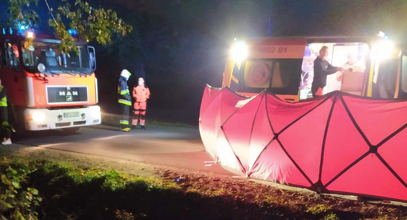 Rowerzysta nie był widoczny na drodze. Śmiertelny wypadek w Giżynie 
