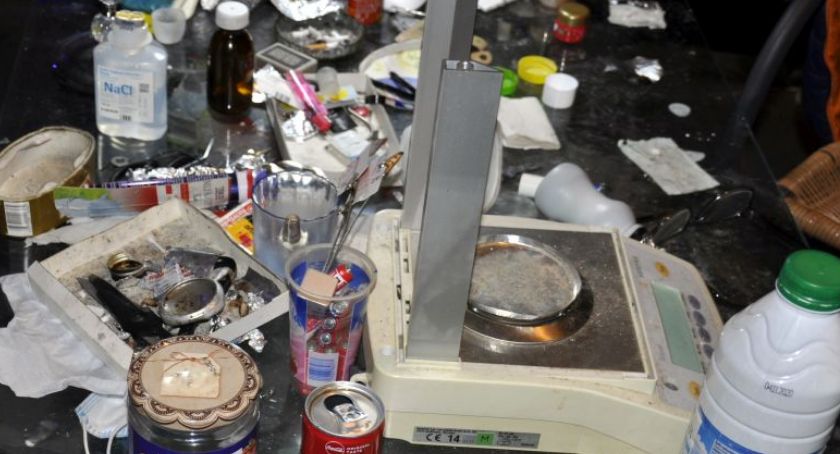 Znaleźli heroinę oraz elektronarzedzia, którymi płacono za narkotyki