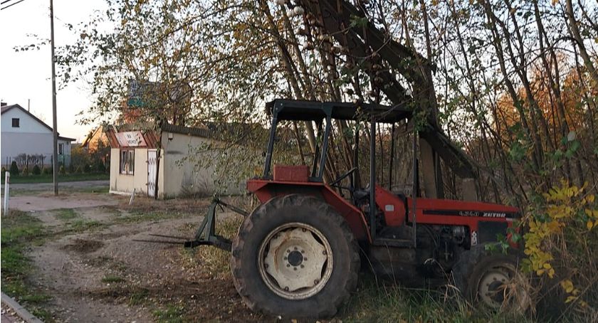 Traktorem zerwał linię telefoniczną