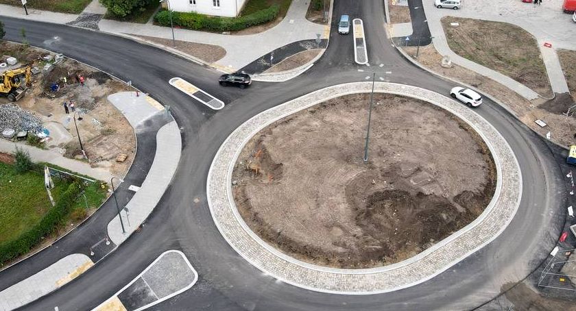 Spór wokół ronda przy zoo. Nazwa należy się Bernardowi Morawskiemu?