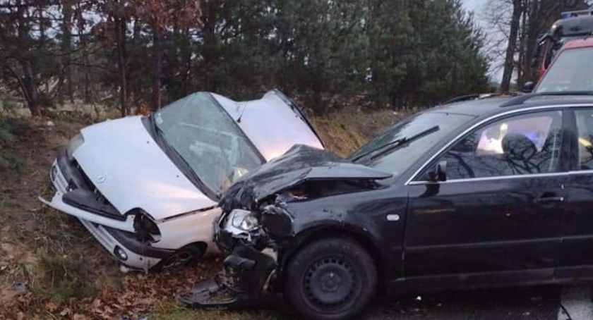 Wypadek w Grabinie. 4 osoby trafiły do szpitala