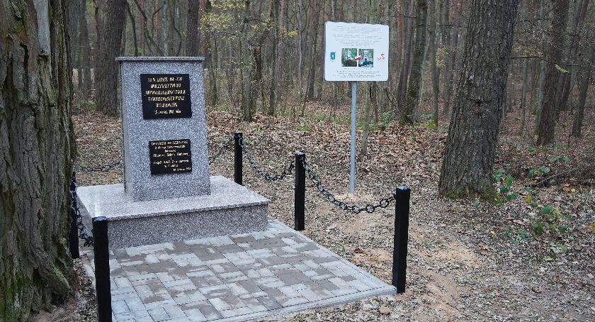 Pielęgnują lokalną historię. Odnowili pomnik rozstrzelanych mieszkańców