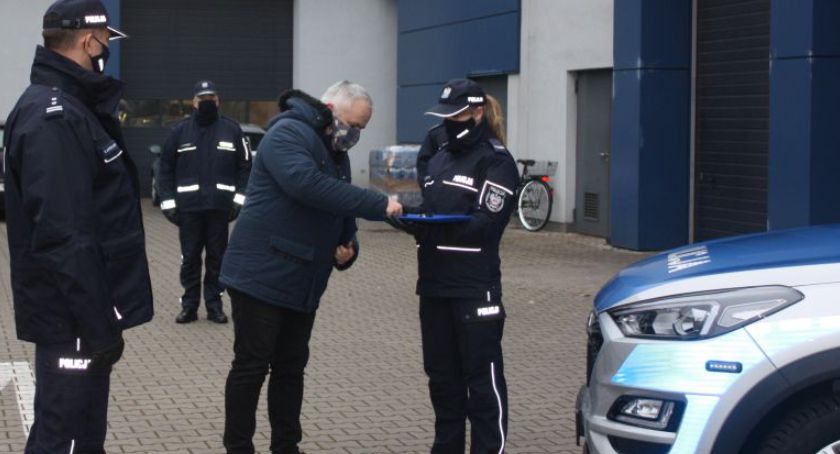 Czym jeżdżą policjanci? Kia i Hyundai w prezencie