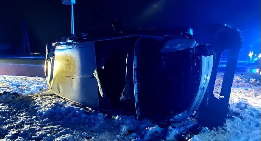 Huk obudził mieszkańców. Nocny wypadek na DK 10 w Jeżewie