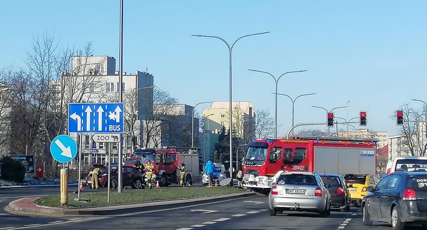 Omijajcie Aleje Jachowicza. Zderzyły się trzy auta! [AKTUALIZACJA]