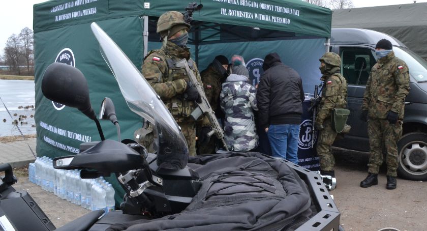 Żołnierze ćwiczyli nad Zalewem Gostynińskim