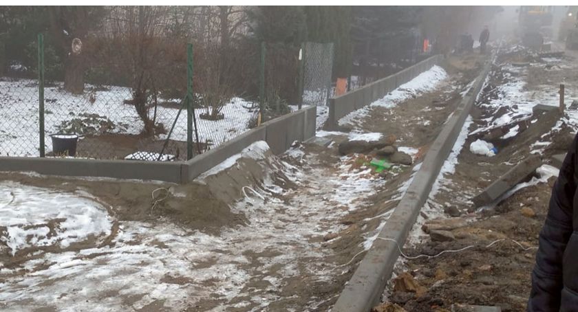 Nie chcemy  takiej drogi! Zdaniem mieszkańców ul. Boryszewska  jest remontowana w sposób skandaliczny