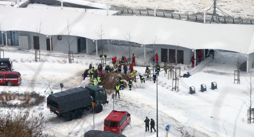 Stany alarmowe przekroczone są już o metr. Wisła nie odpuszcza