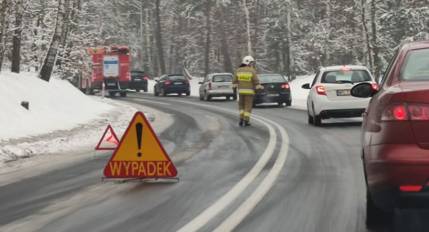 Wypadek pod Gąbinem. Zablokowany jeden pas ruchu