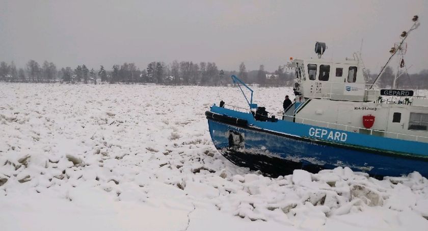 Gepard na Wiśle. Lodołamacze kruszą zator w Woli Brwileńskiej 