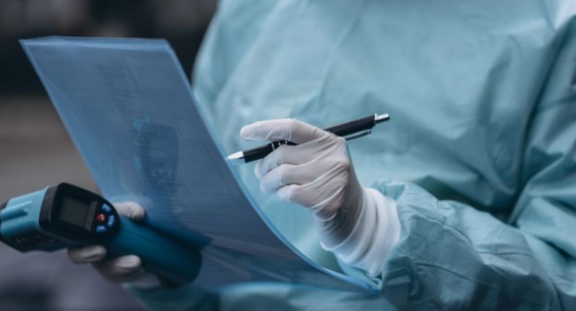 Koronawirus: środa, 24 lutego. Kolejny dzień z dużym wzrostem zakażeń.  W Płocku także wskaźniki w górę