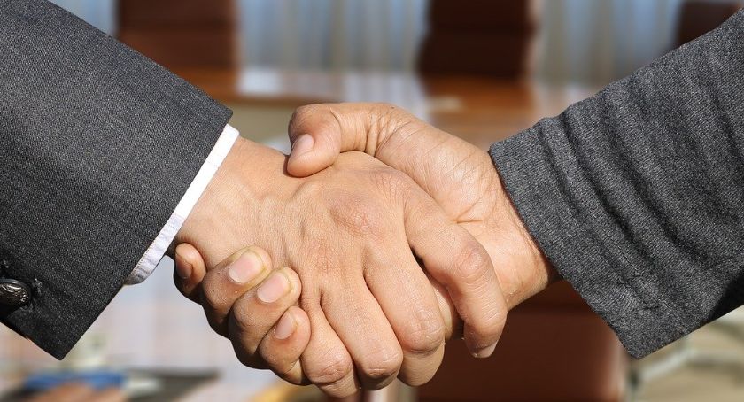 Porozumienie płacowe w PKN ORLEN. Podwyżka 150 zł od 1 marca