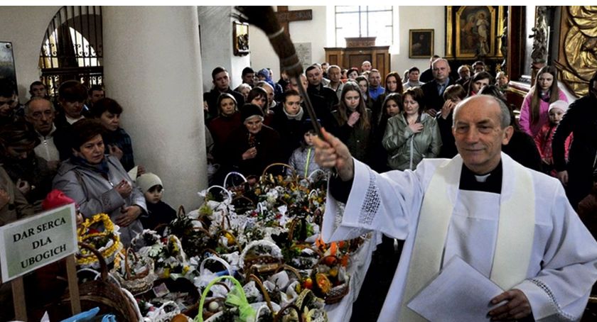 Jak będą święcone w kościołach pokarmy w sobotę? Czy odbędą się procesje rezurekcyjne?