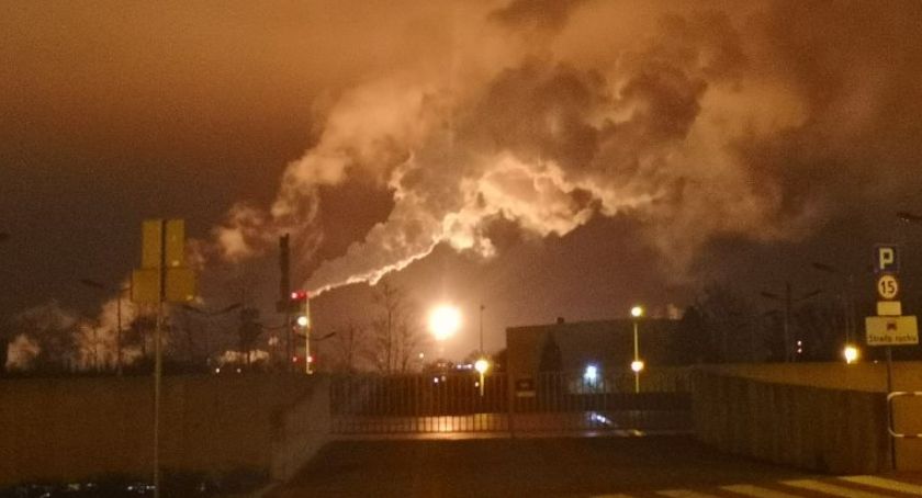 Nad Koncernem pojawi się intensywny płomień. Prace w Zakładzie Produkcyjnym w Płocku