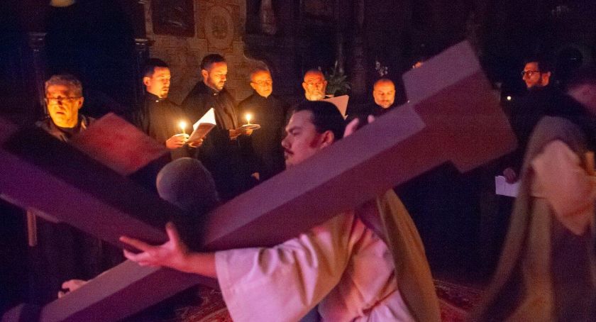 Pontyfikał Płocki na Wielki Tydzień