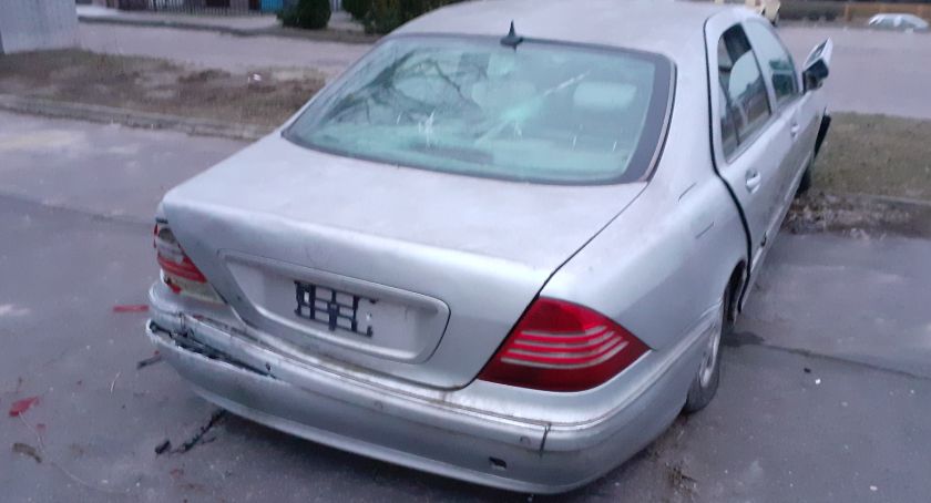 Kto jest odpowiedzialny za usuwanie wraków samochodów z parkingów?